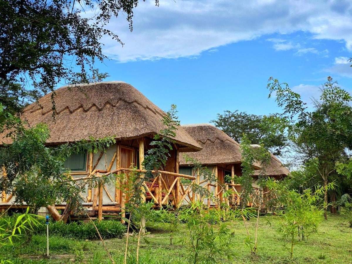 Murchison Falls Bamboo Village Paraa Luaran gambar